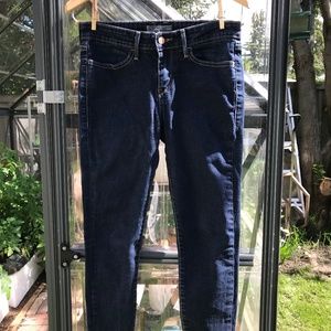 Levi Capri Pants - Size 31 Waist